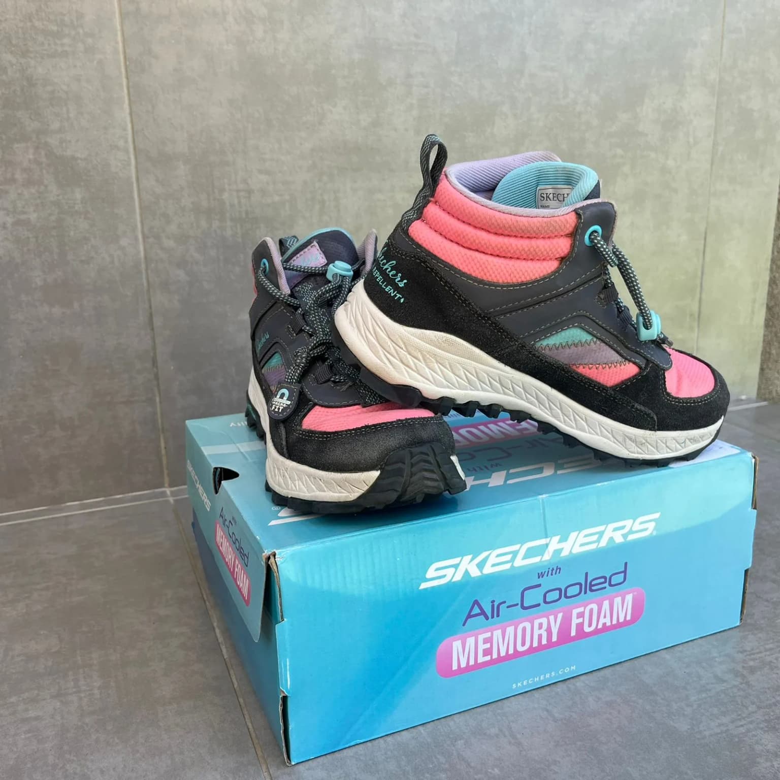 botines de senderismo para niña Skechers Fuse Tread - Let's Explore.